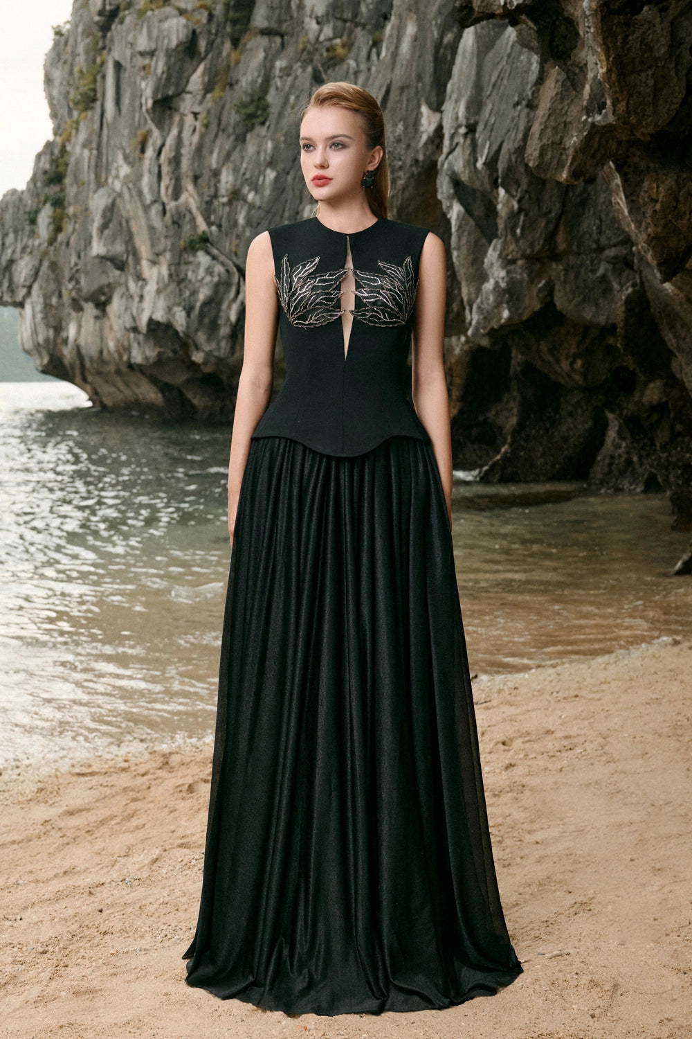 Tear-Drop Cutout Sleeveless Top And Gathered A-Line Skirt Set