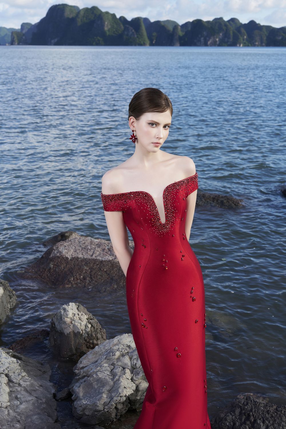 Curved Chest Off-Shoulder Dress