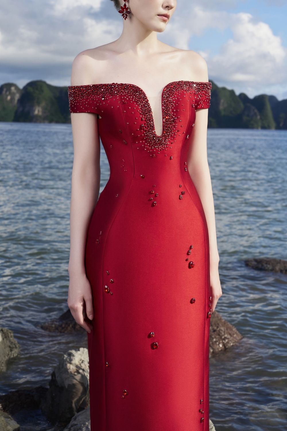 Curved Chest Off-Shoulder Dress