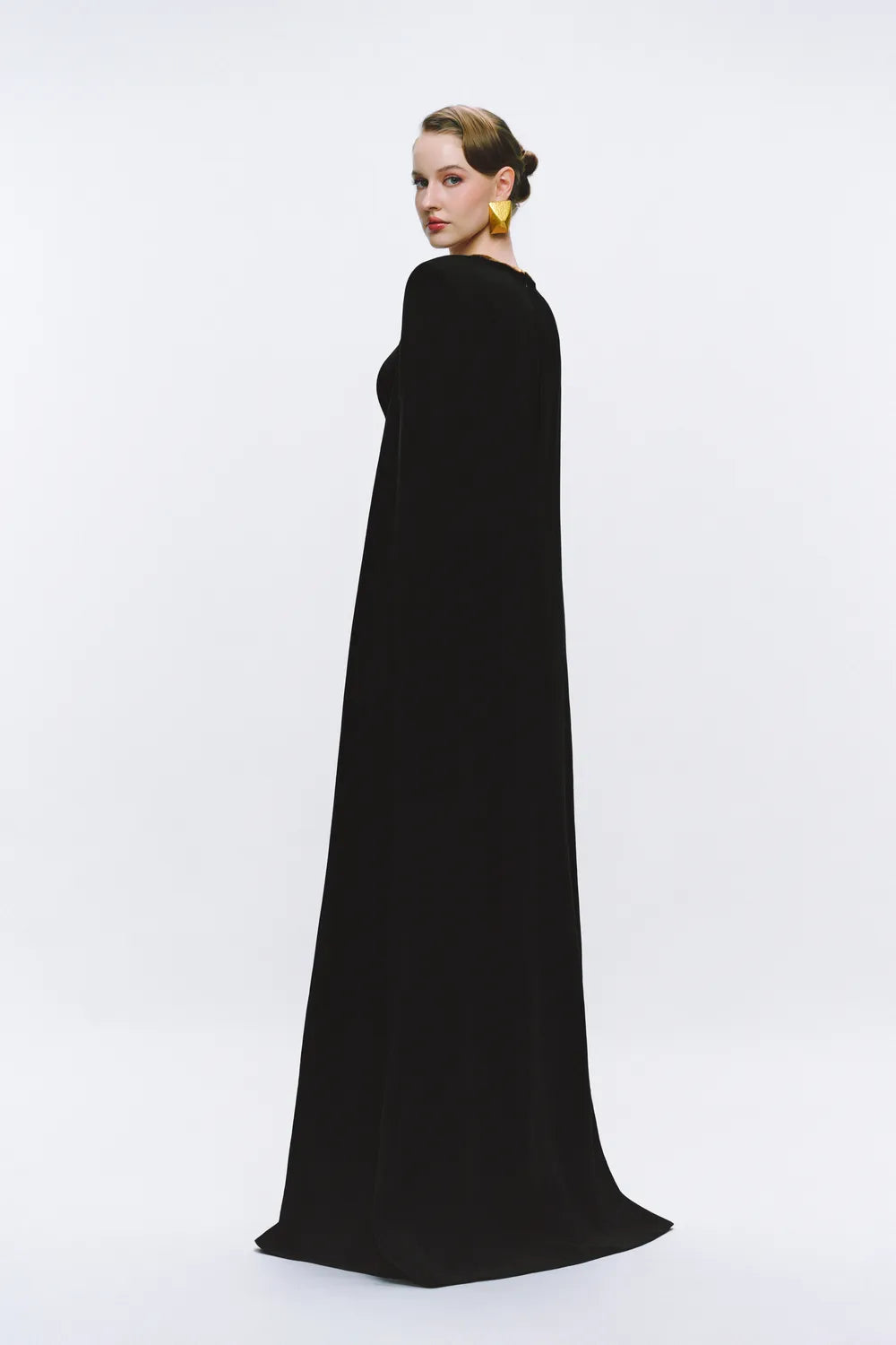 Wavy Neckline Shining Bead Line Cape Dress