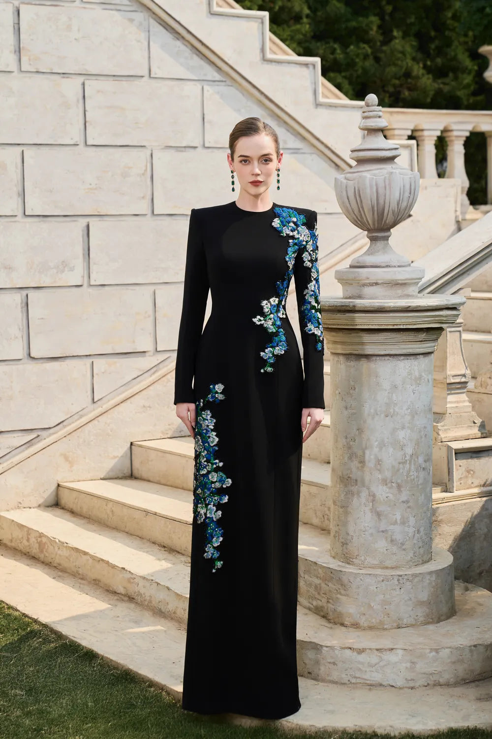 Symmetric Blue And White Floral Straight Dress