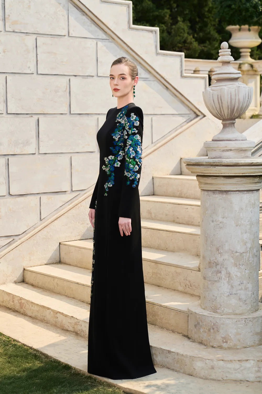 Symmetric Blue And White Floral Straight Dress