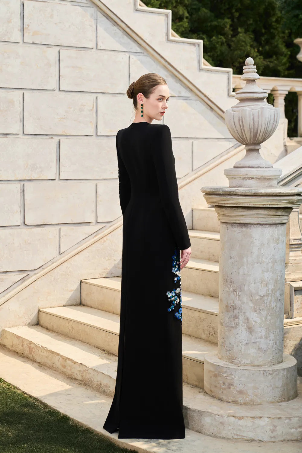 Symmetric Blue And White Floral Straight Dress