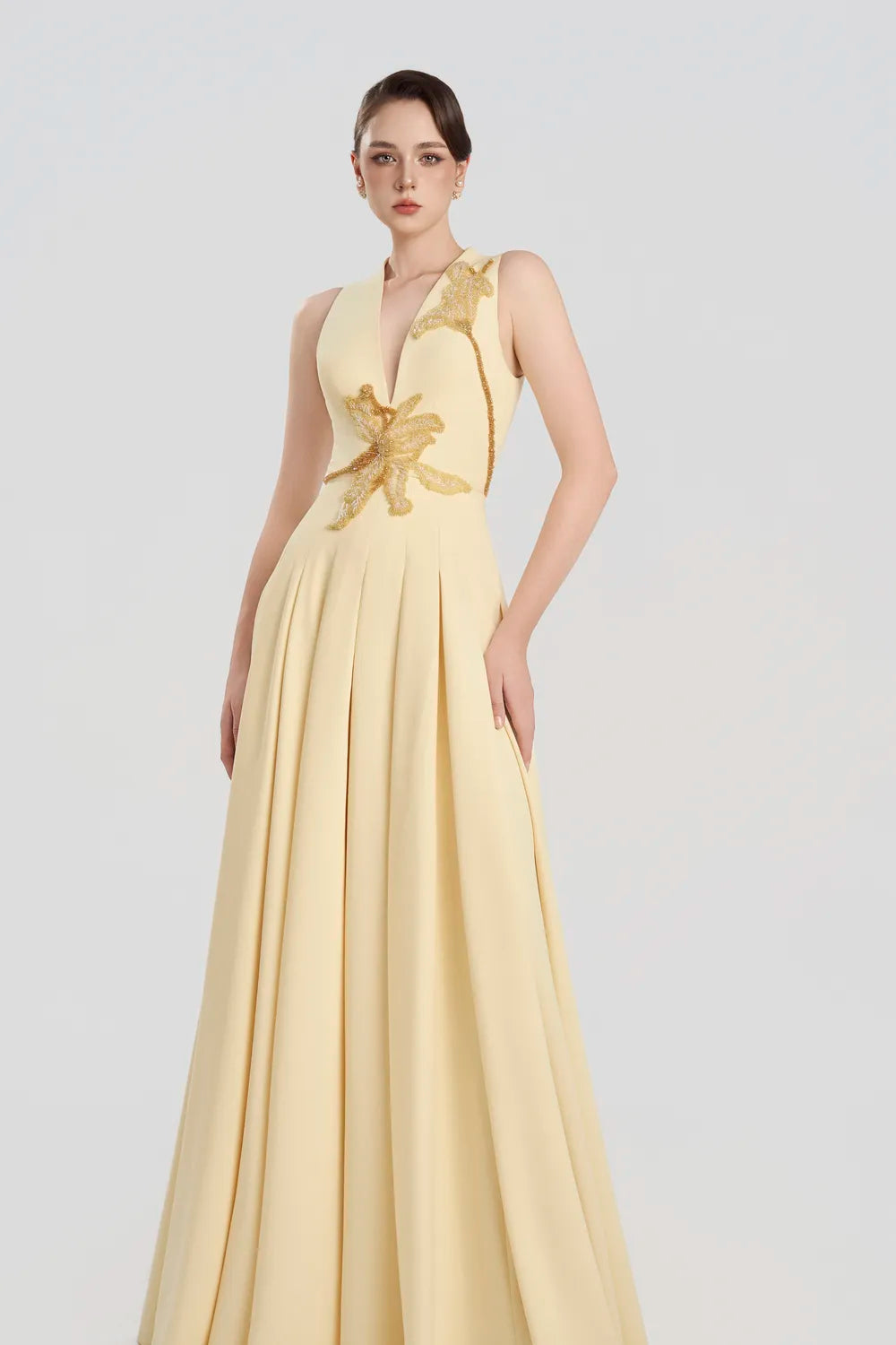 Sleeveless Floral Embellished Pleated Dress