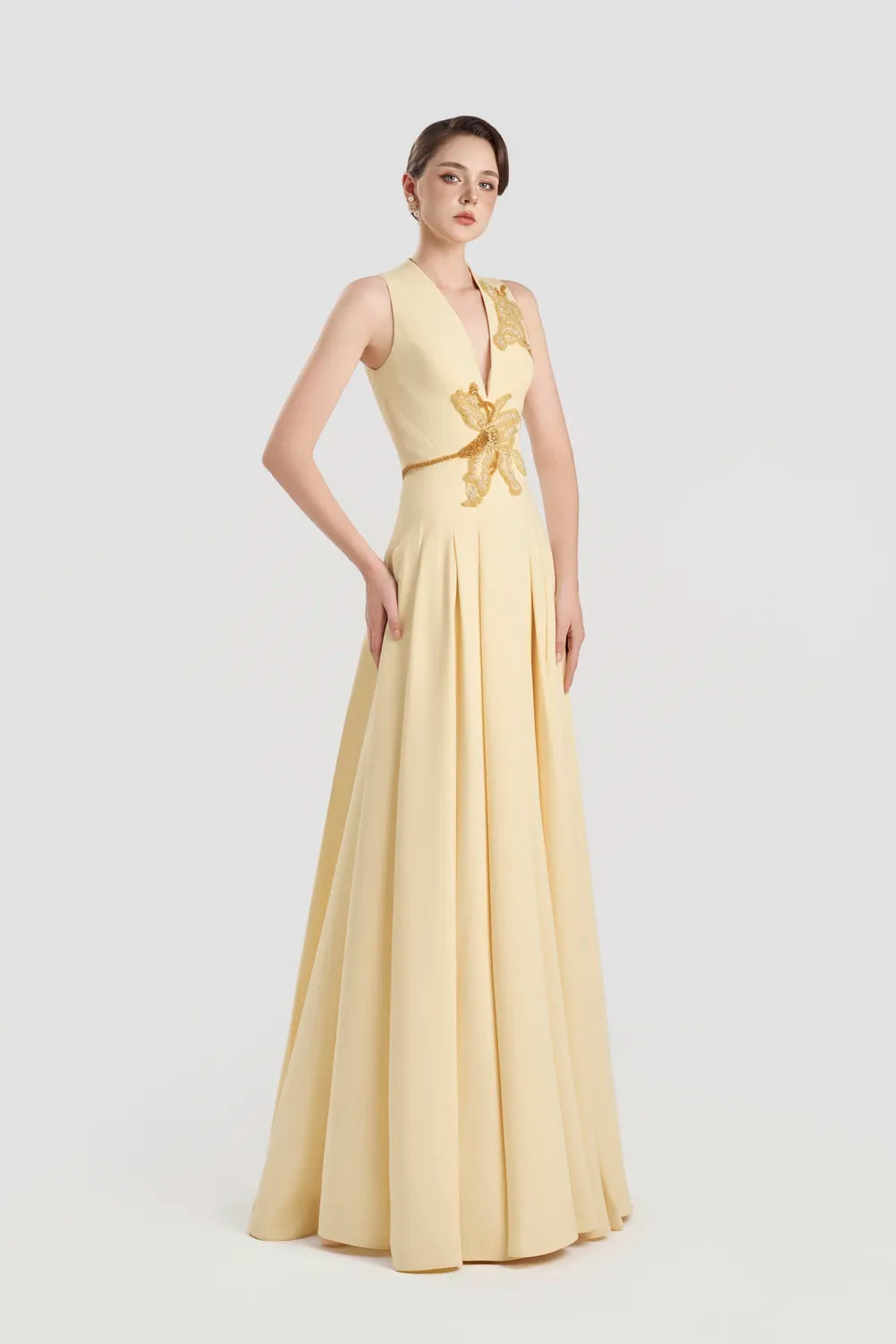 Sleeveless Floral Embellished Pleated Dress