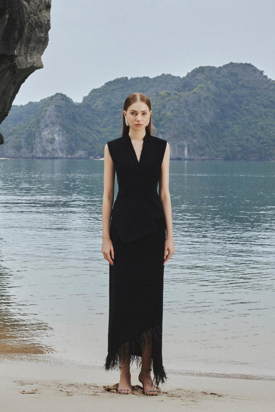 Asymmetric Sleeveless Blazer And Feather Skirt Set