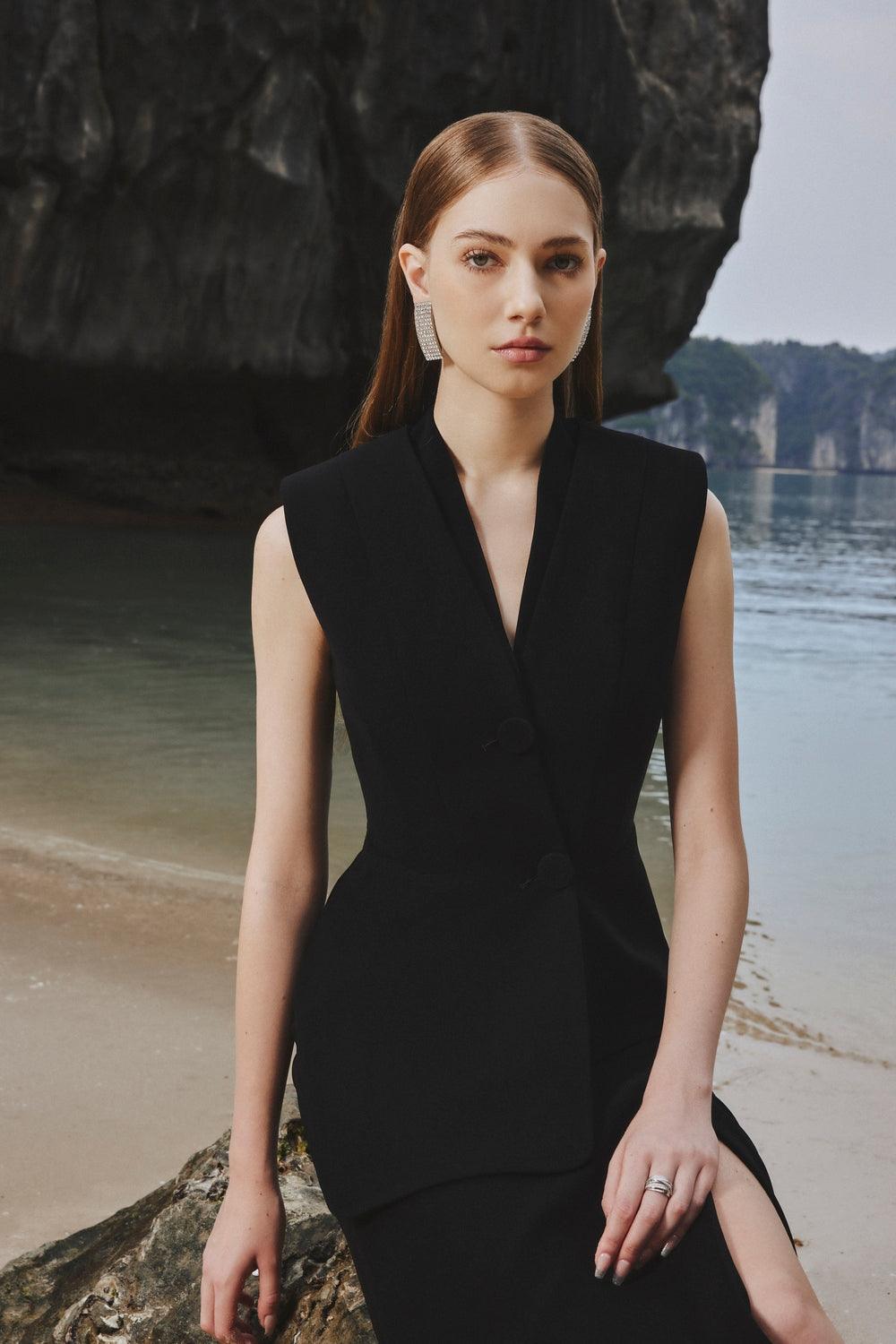 Asymmetric Sleeveless Blazer And Feather Skirt Set