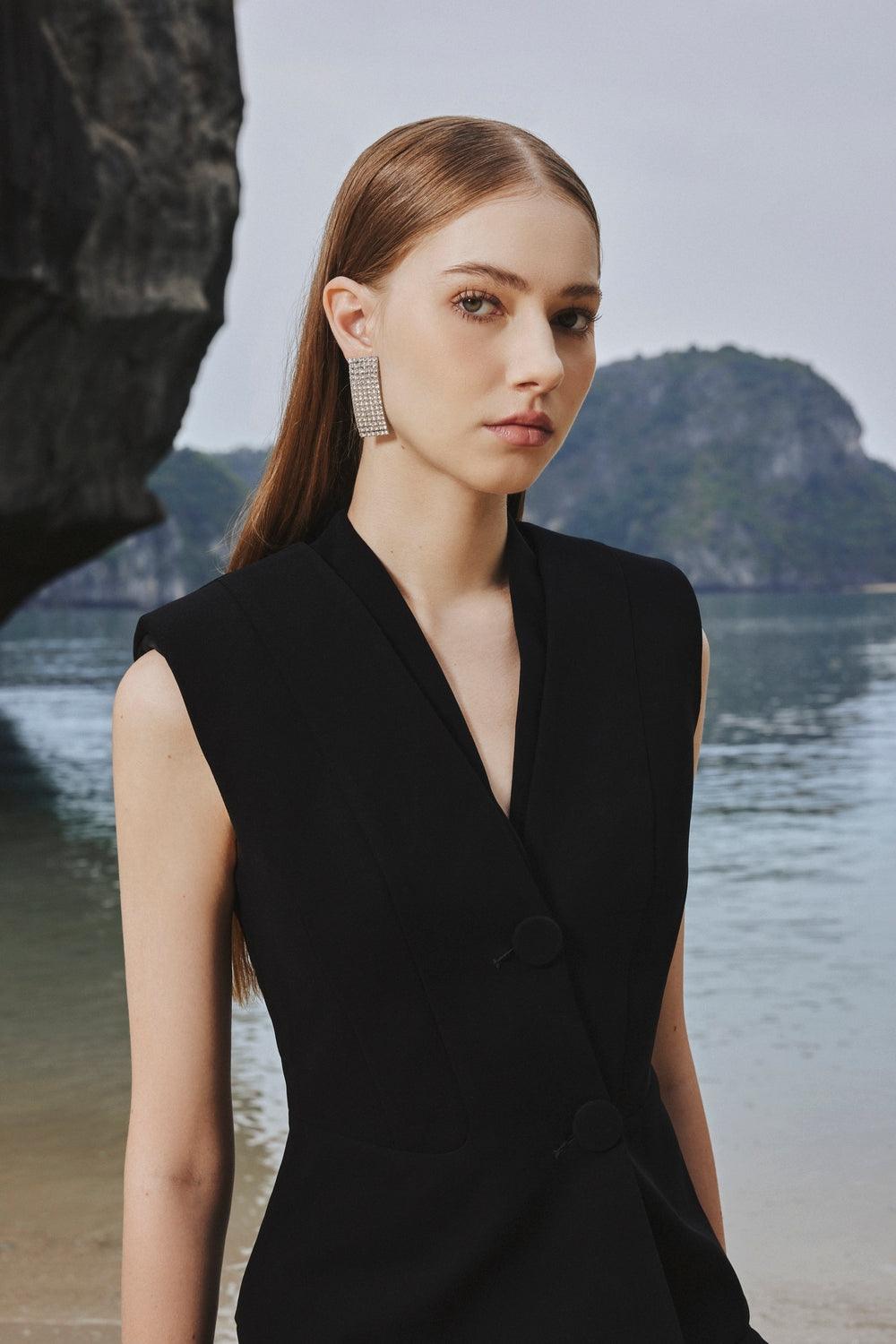 Asymmetric Sleeveless Blazer And Feather Skirt Set