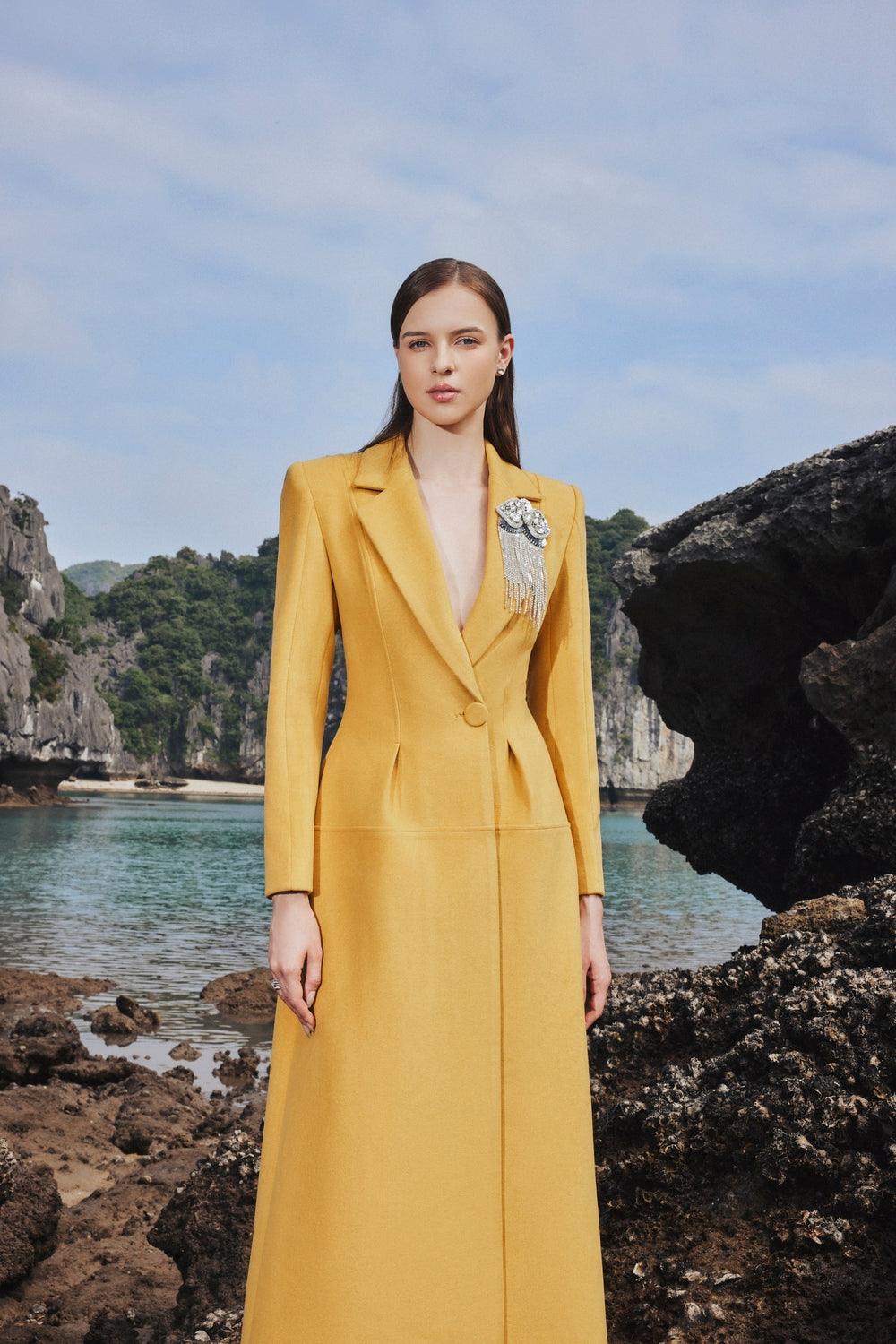 Pleated Single Breasted Manteau With Single Button