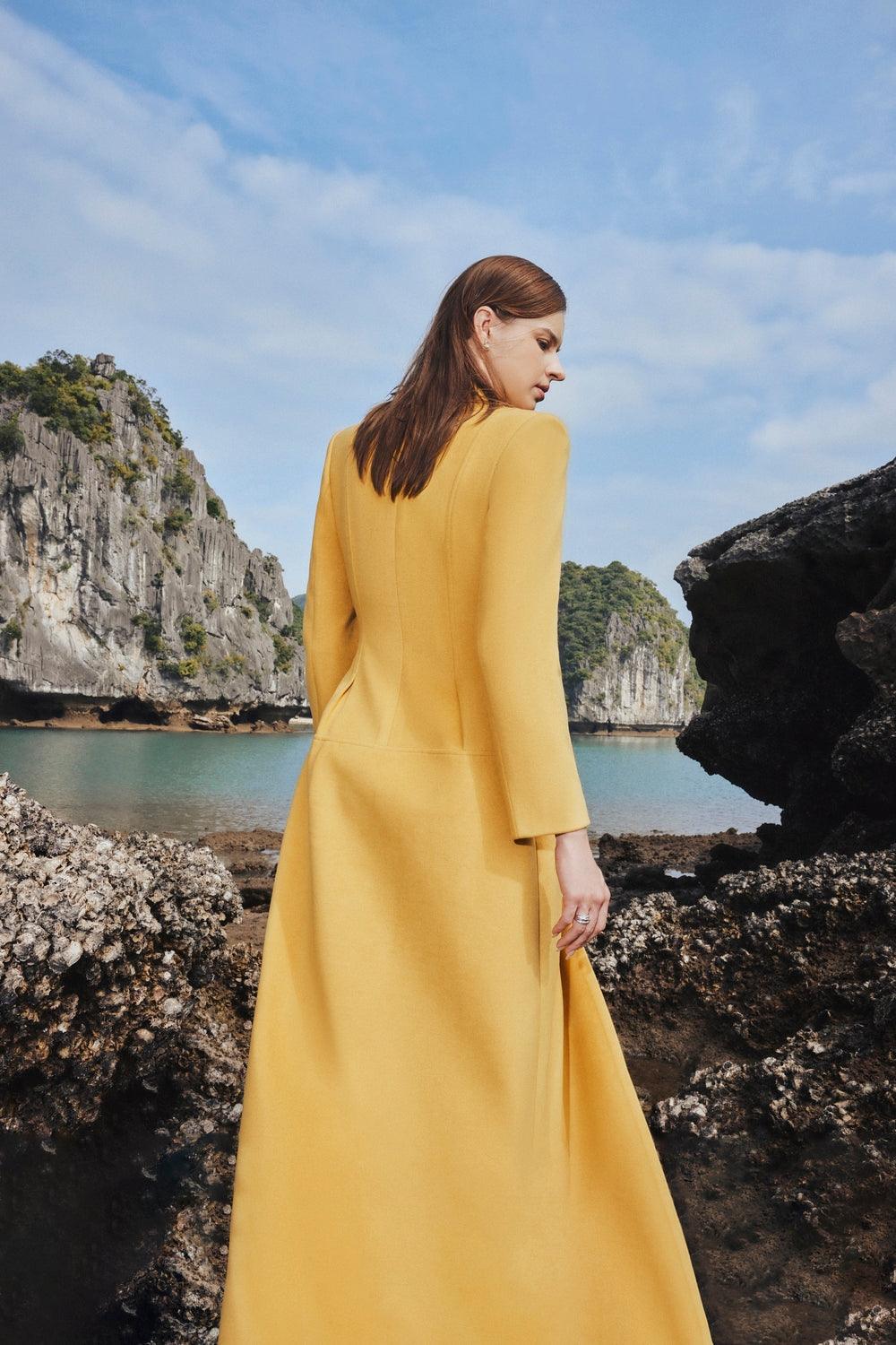 Pleated Single Breasted Manteau With Single Button