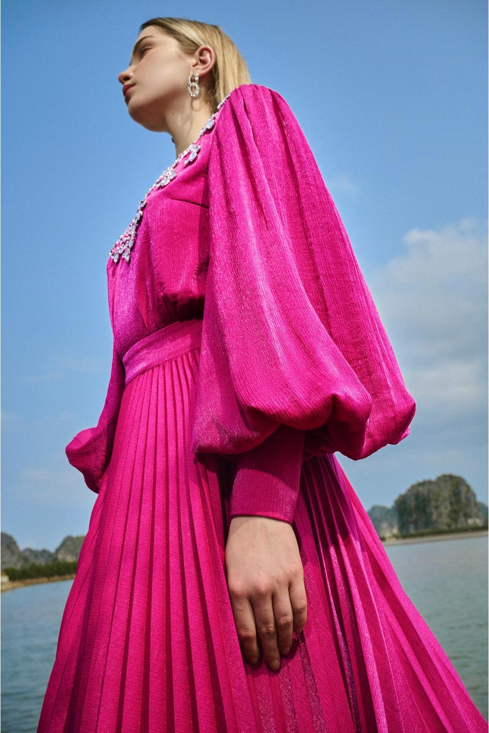 Pleating Dress With Back Slit