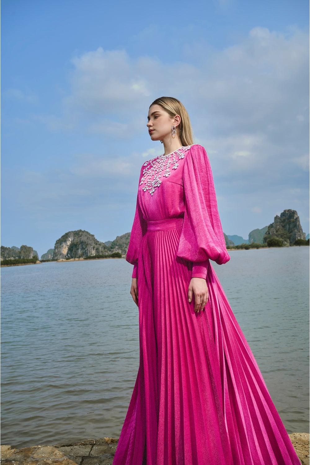 Pleating Dress With Back Slit