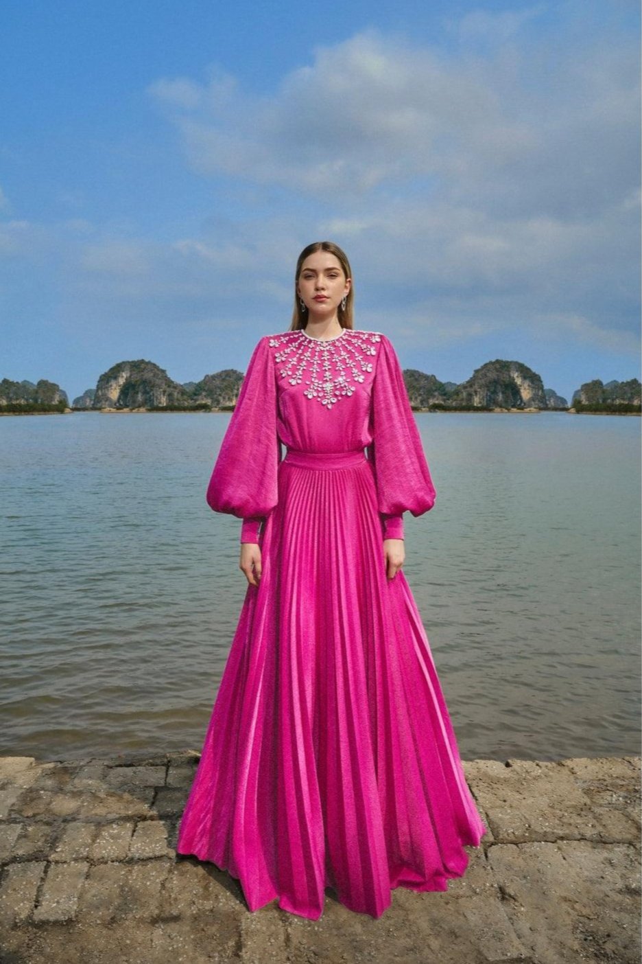 Pleating Dress With Back Slit