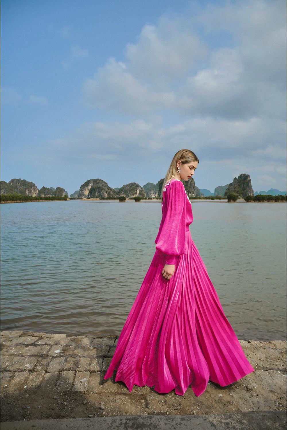 Pleating Dress With Back Slit